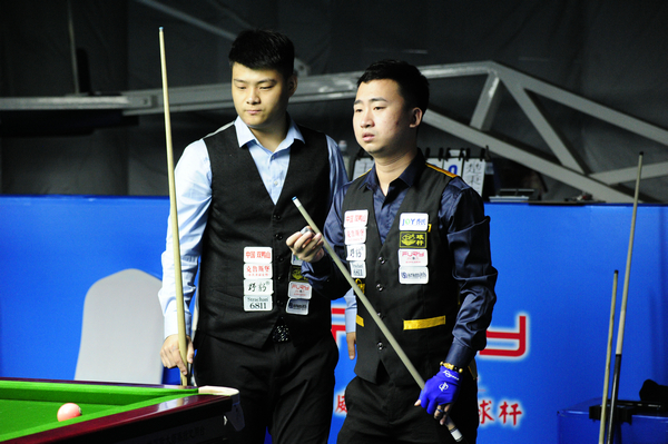 都在密切关 都在密切关