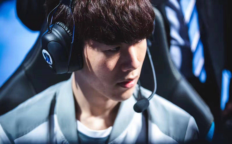 申真谞执白 申真谞执白