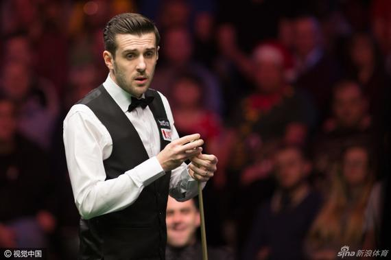 将多名年轻 将多名年轻